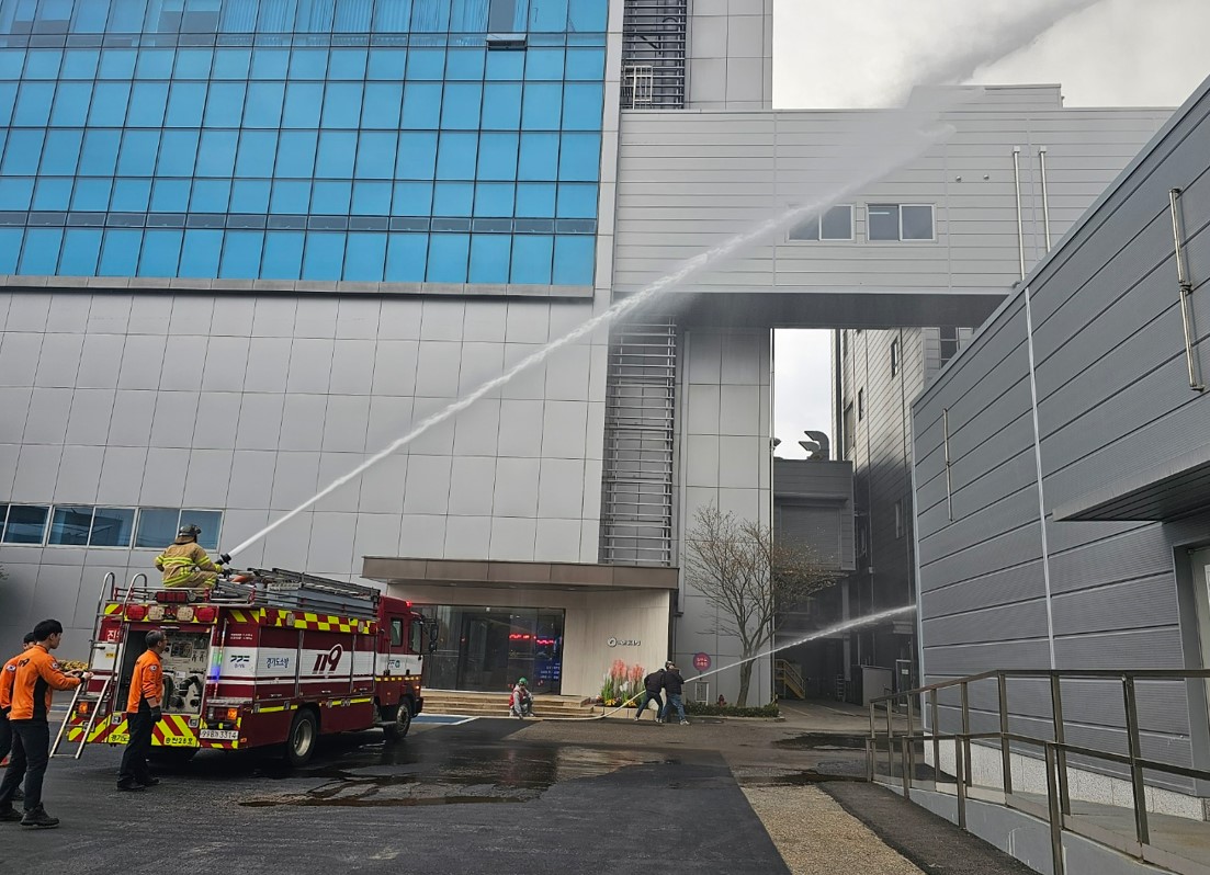 원익IPS , 송탄 진위 119센터와 함께 소방훈련 합동작전 시행 < 상장사 < 뉴스/보도자료 < 프레스릴리즈 < 기사본문 - 제보왕  02-701-0584